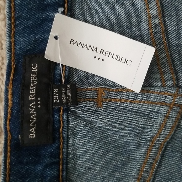 Banana Republic Classic Jean shorts size 29/8 in medium wash. - Picture 4 of 7